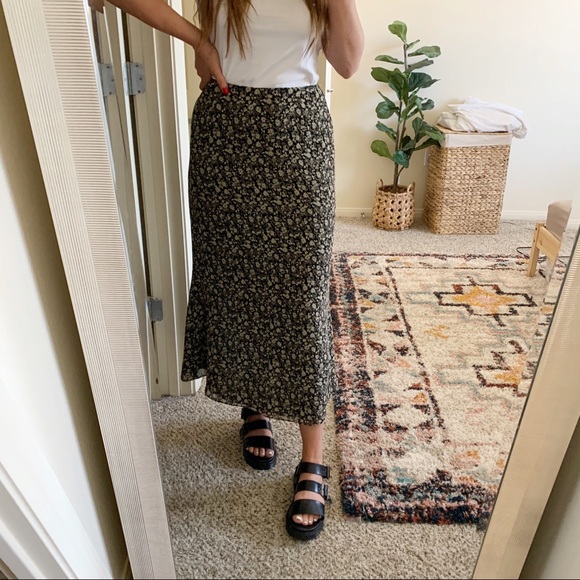 Talbots Dresses & Skirts - NWOT Talbots floral midi skirt